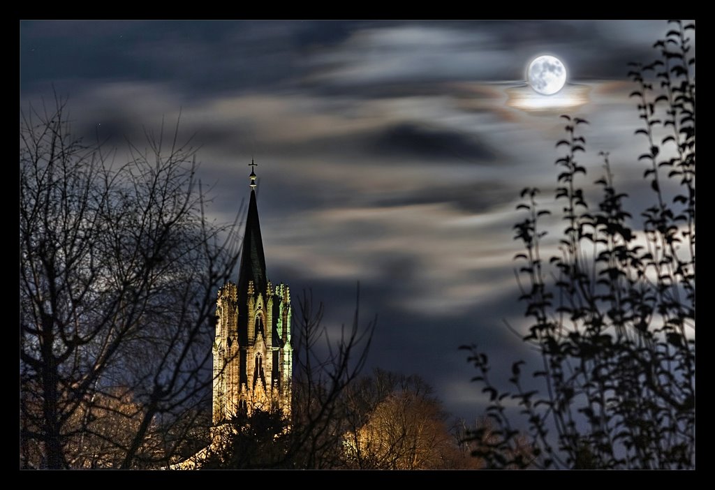 Kirche bei Vollmond by Kunibert