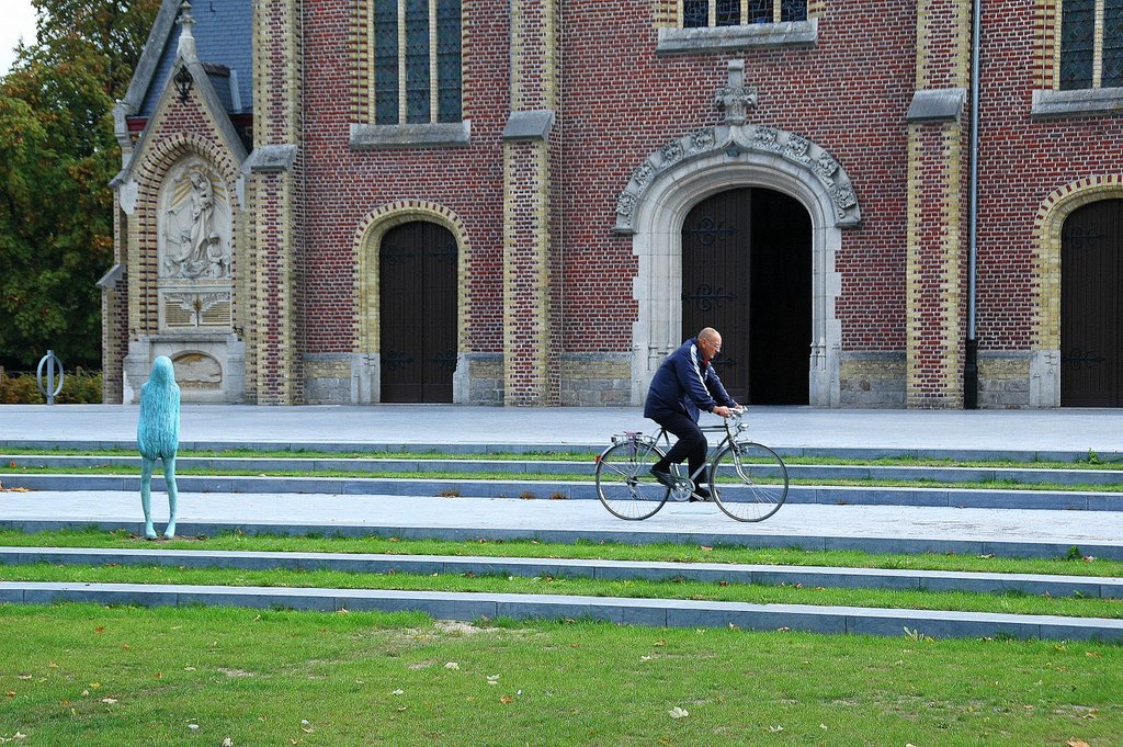 'Village Green' Oostnieuwkerke, designed by Andy Malengier - Sculptures designed by Maen Florin by Andy Malengier