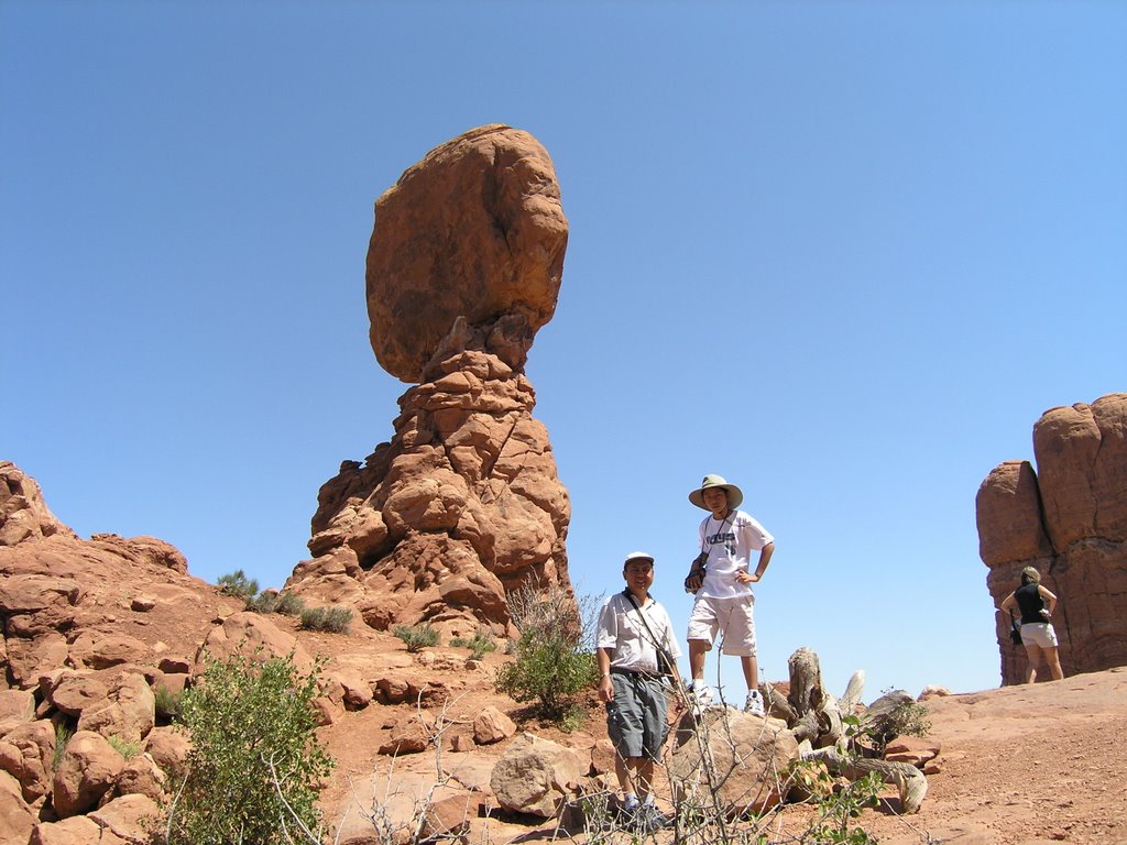 Looking Northeast at Balanced Rock by garcesae