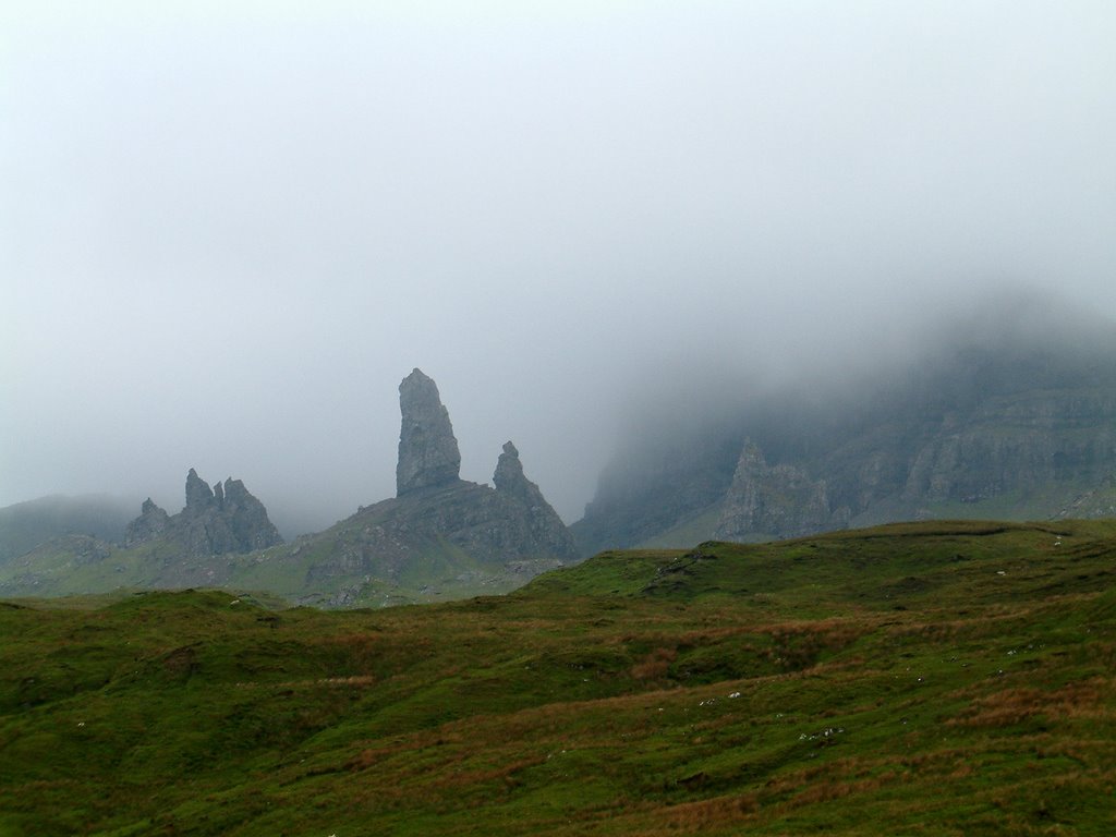 Old Man of Storr,Skye, Scotland by BerndBB