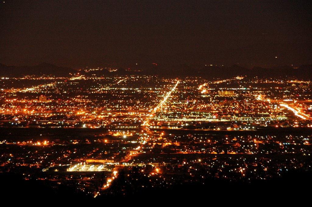 Night View in Pheonix from South Mauntain Park,AZ by gunmano_kumasan