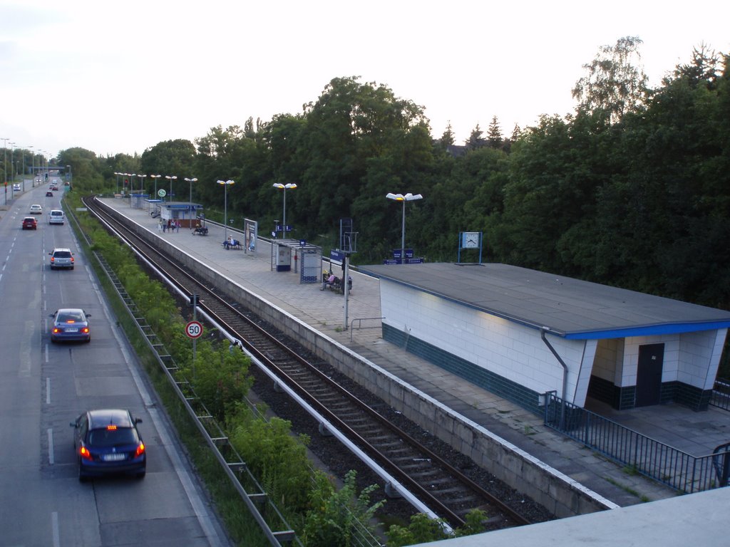 Zastávka S-Bahn - Altglienicke, Berlín by Michal09