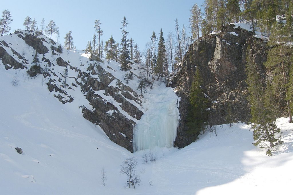 Isokuru, frozen waterfall by jukka_pnrm