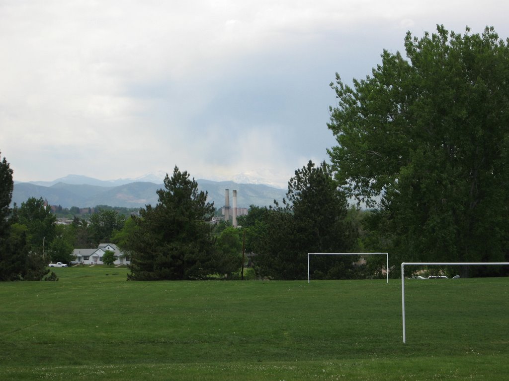 Smokestack & mountains by mobyll