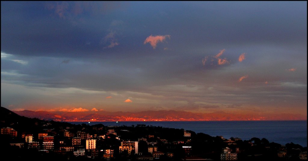 Ultimo sole su Genova. by ©Bruno Tortarolo