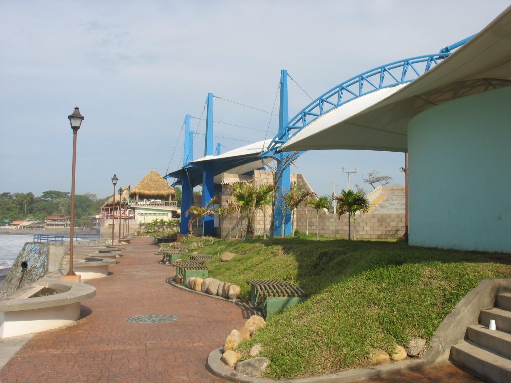 MALECON DEL PUERTO DE LA LIBERTAD CON PARTE DEL ANFITEATRO by Zair Barnett Díaz