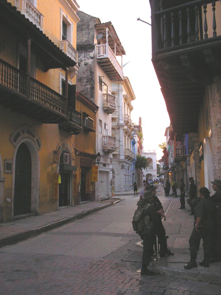 Militars als Carrers de Cartagena by Jordi Font Bayó