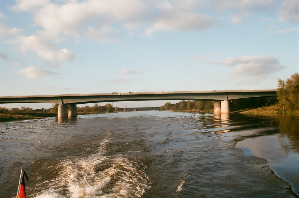 Autobahn A2 quert die Elbe by B.W.