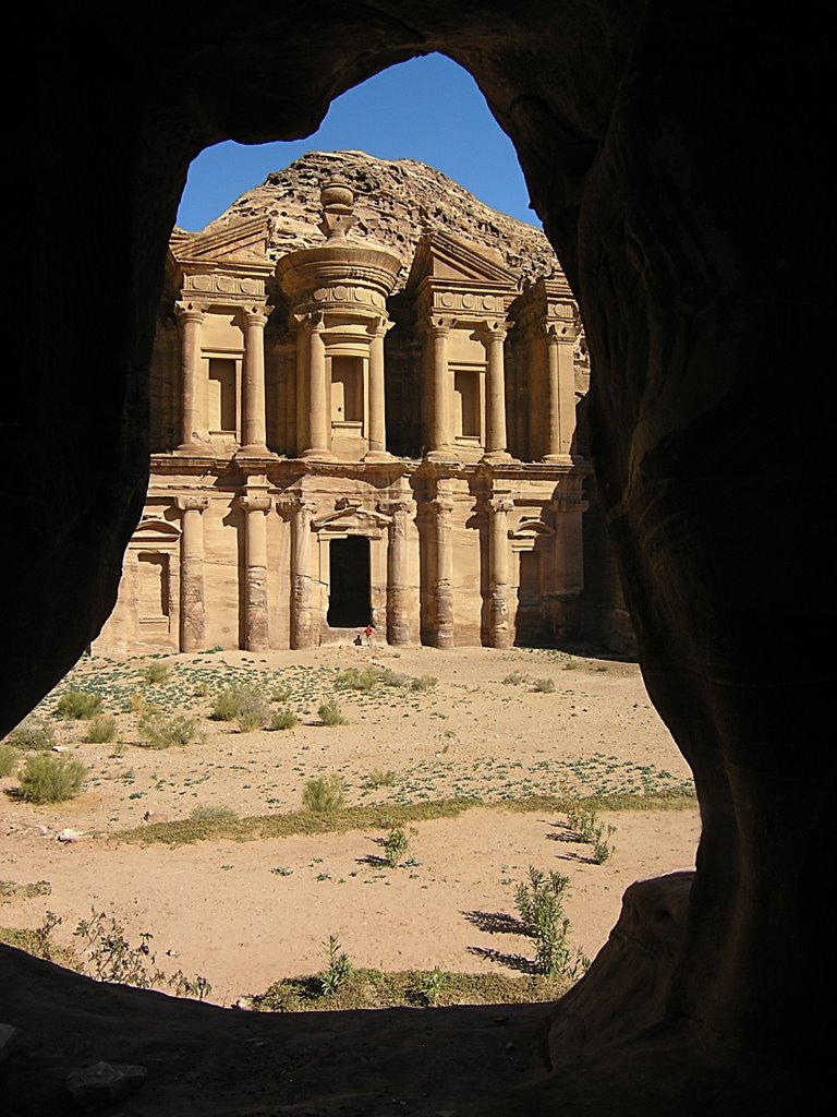 El Deir in Petra/Jordan by Roland Dönges