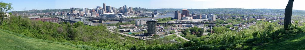 'Devou park, 2005, Downtown Cincinnati panorama-photo by Jake Woodard by woodardphotos.net