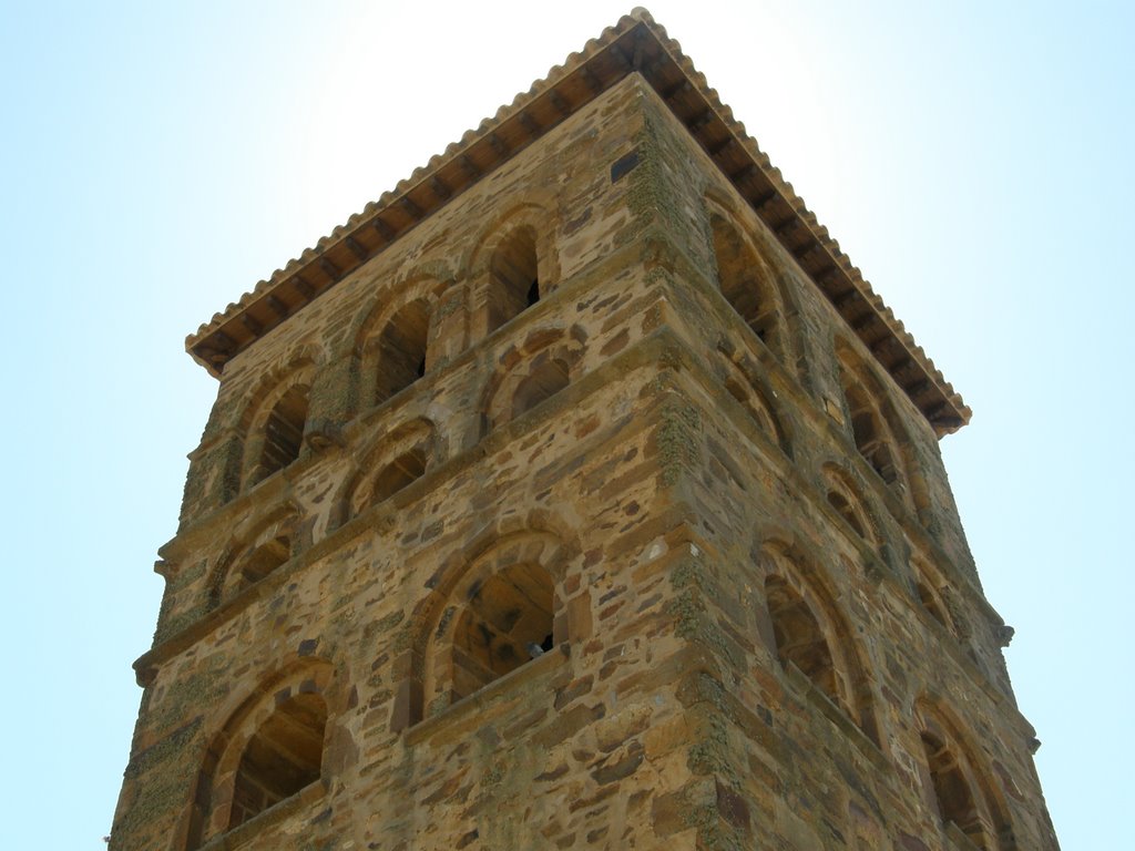 Torre de Santa María de Tábara. ZAMORA. by Fernando Fernandez Justiniano