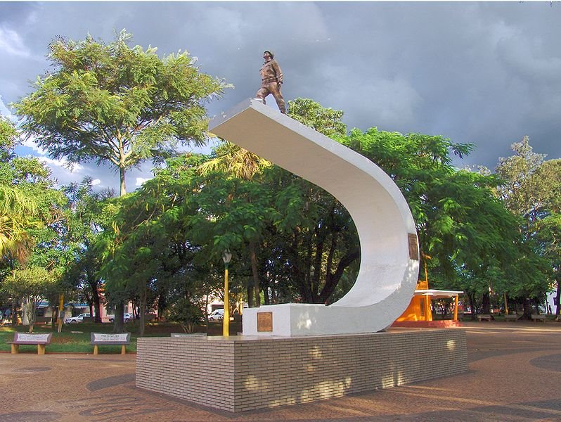 Estátua do largo São João em Avaré / SP by www.portalavare.com.br