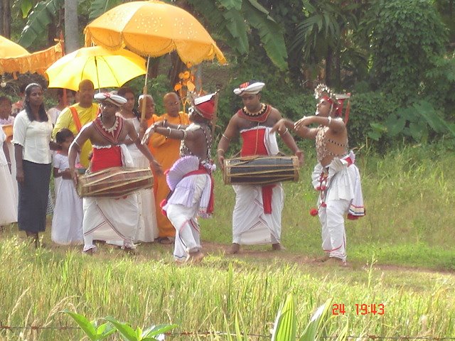 Kandyan Dancers by sendra