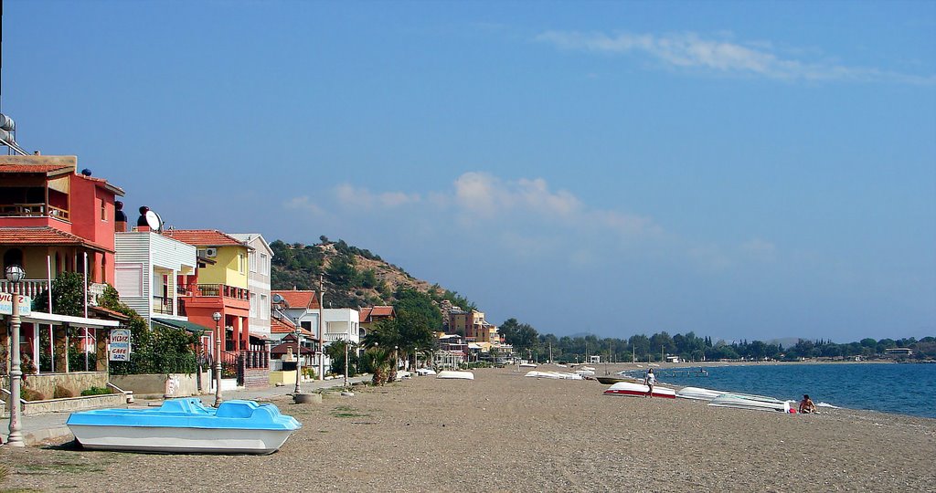 Ürkmez beach by Ümit Tuncay