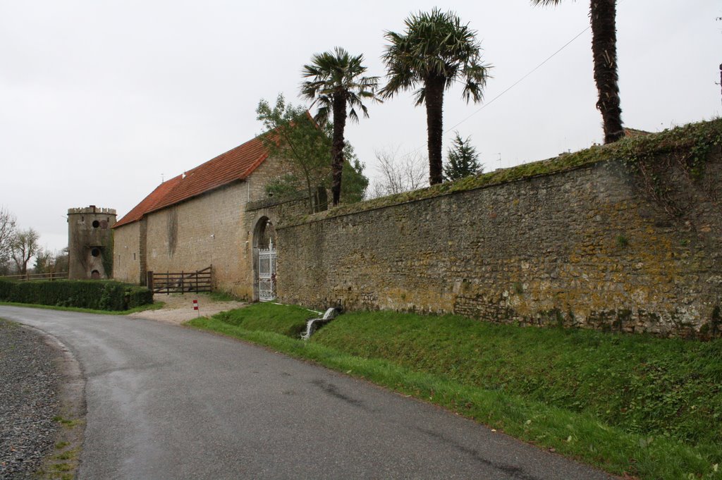 Château le Colombier, entry-entrée-toegangspoort by johandegrieck