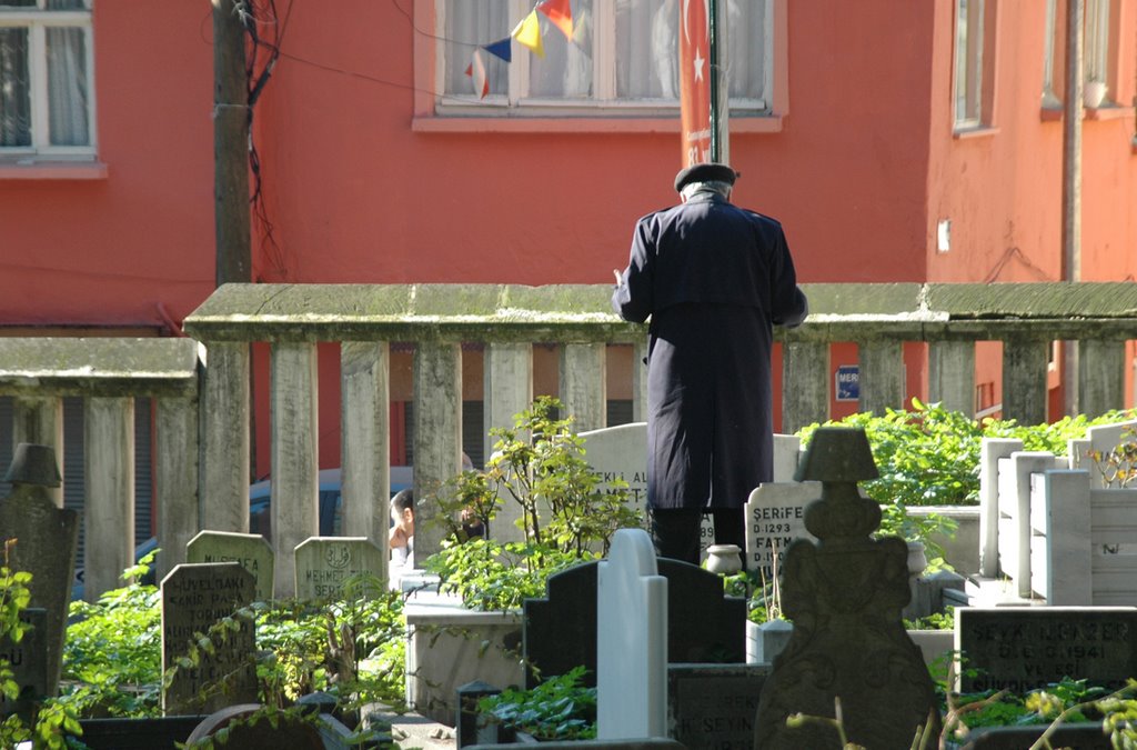 Zeytinburnu, merkez ef. graveyard, prayer by Mr. Hare