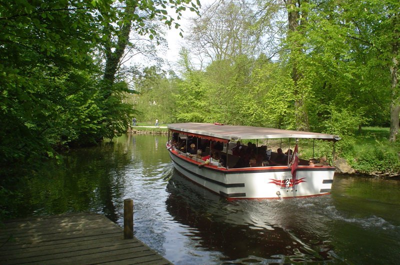 Riverboat H.C.Andersen at "Fruens Bøge", Odense. (Boat-company's 125 year's aniversary) by mogens13