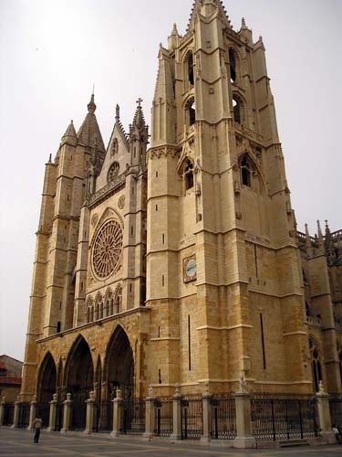 Leon - Catedral SW - 2006 by David Perez