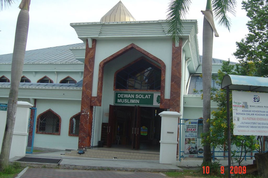 Al-Falah Mosque, USJ 9 - Brothers Left Entrance by Muzzafar Zabidin