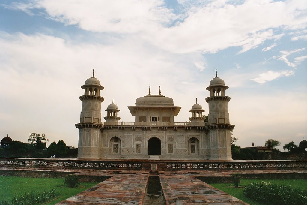 India - Agra - Litle Taj by Styve Reineck