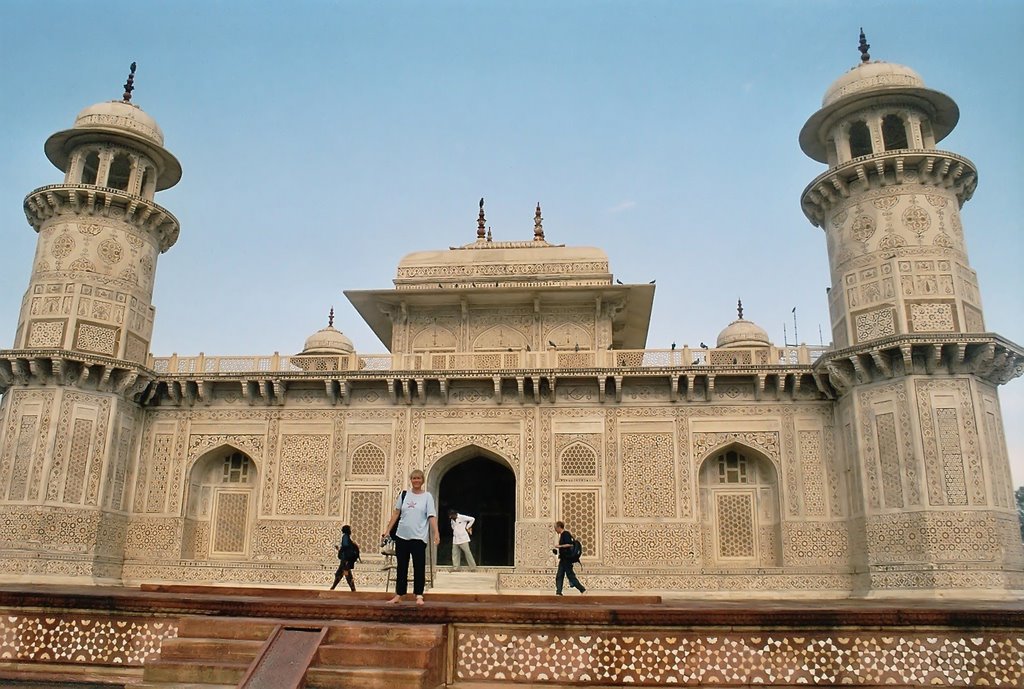 India - Agra - Litle Taj by Styve Reineck