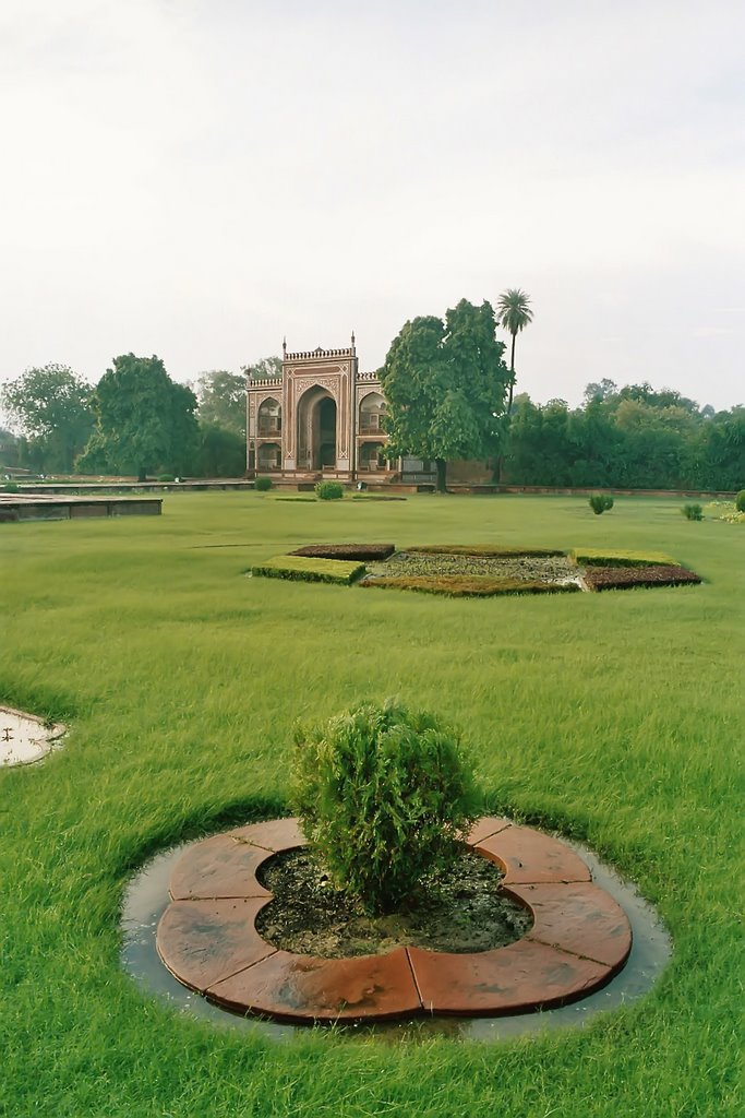 India - Agra - Litle Taj by Styve Reineck