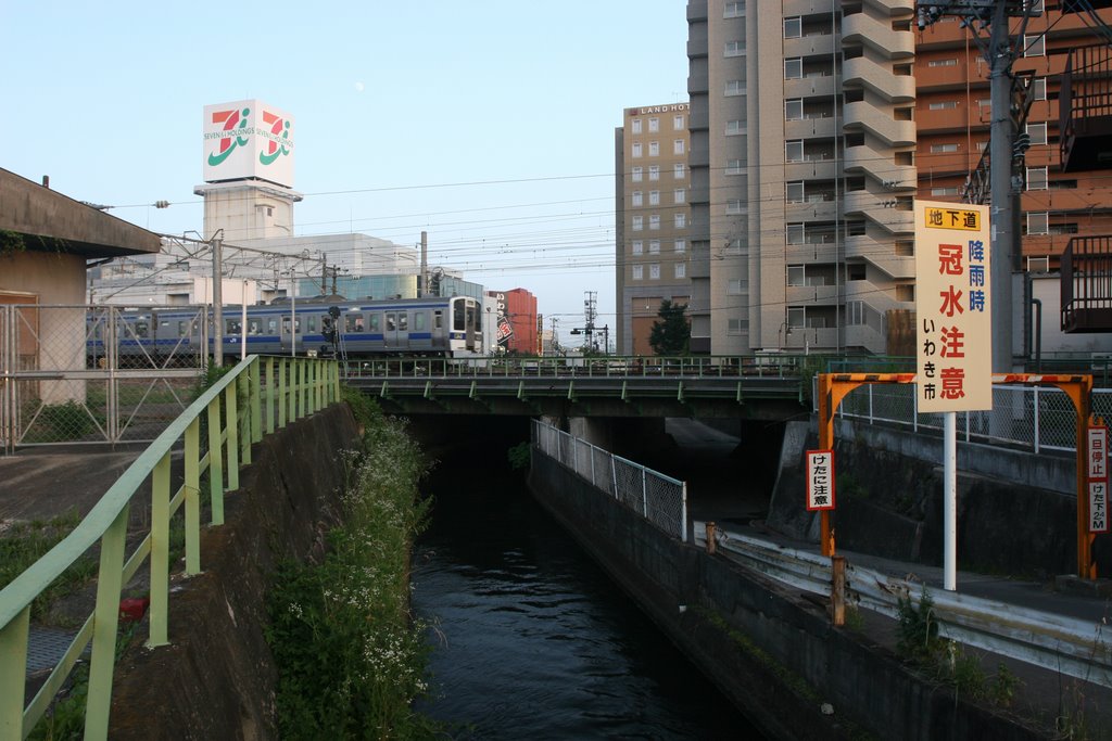 The river and the road are passing by under the railroad track by urapyon