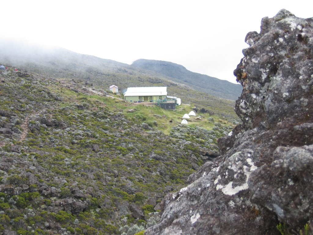 Cabin on the way to Piton des Neiges by B.C. Schmid