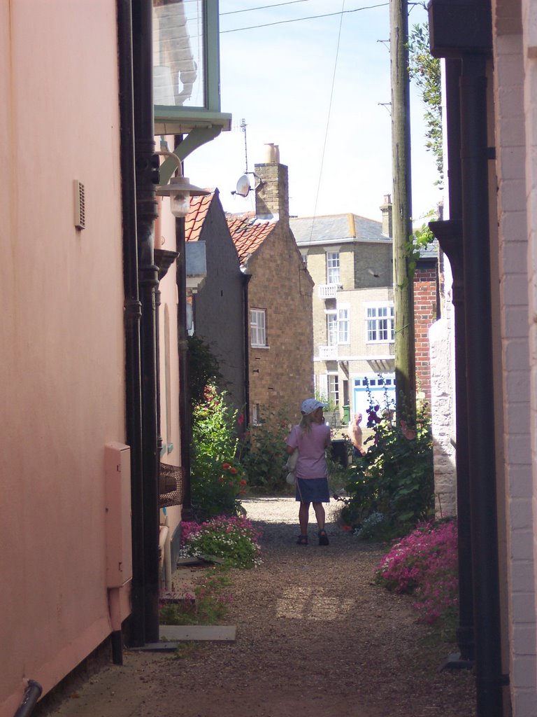 Primrose Alley - Southwold by Rob Grant