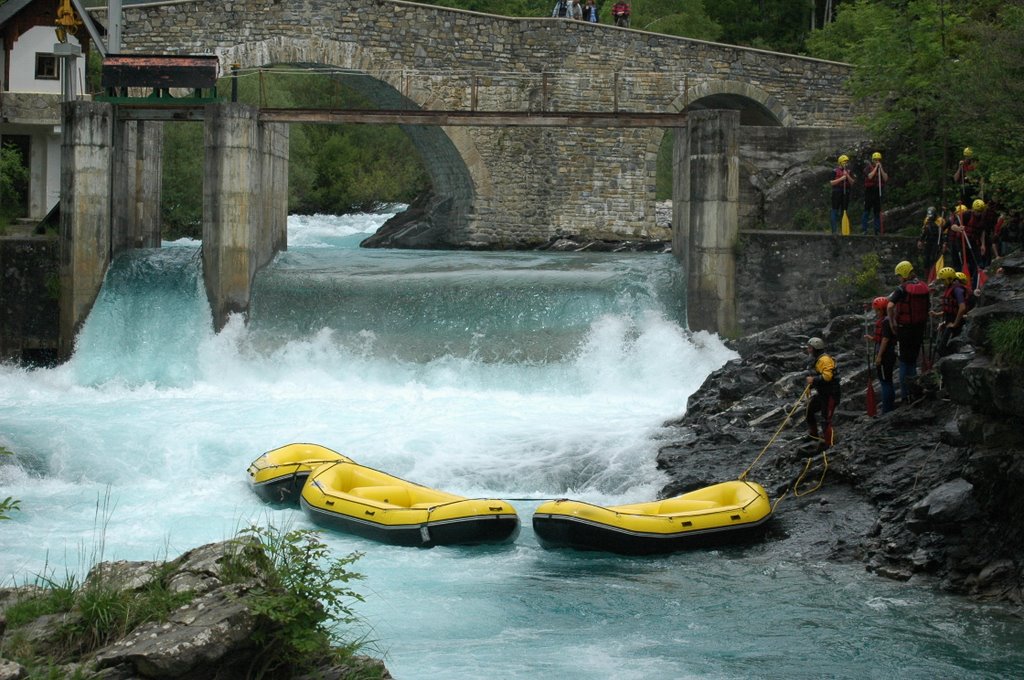 Rafting Rio Ara by Nuria V