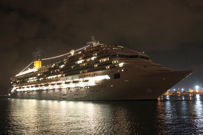 COSTA CONCORDIA au départ de TOULON by j-imbert