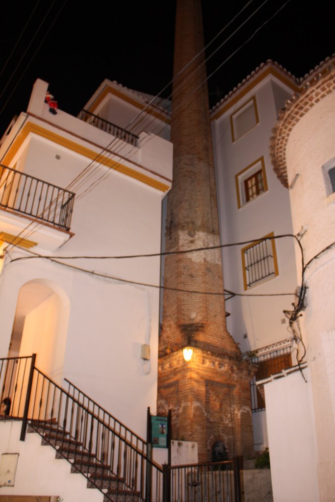 Antigua chimenea central electrica by F. Sanchez Cervan