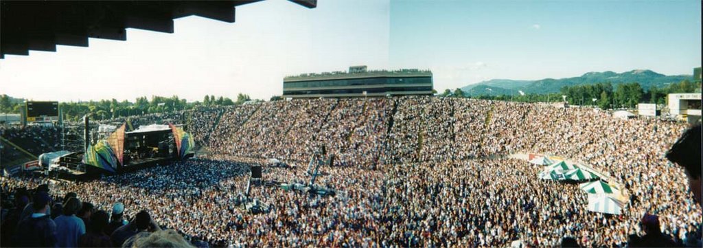 'Autzen stadium Dead show, 1994-photo by Jake Woodard by woodardphotos.net