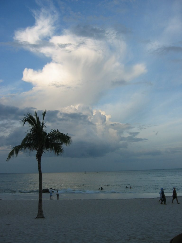 Hua Hin Beach, Thailand by erickko