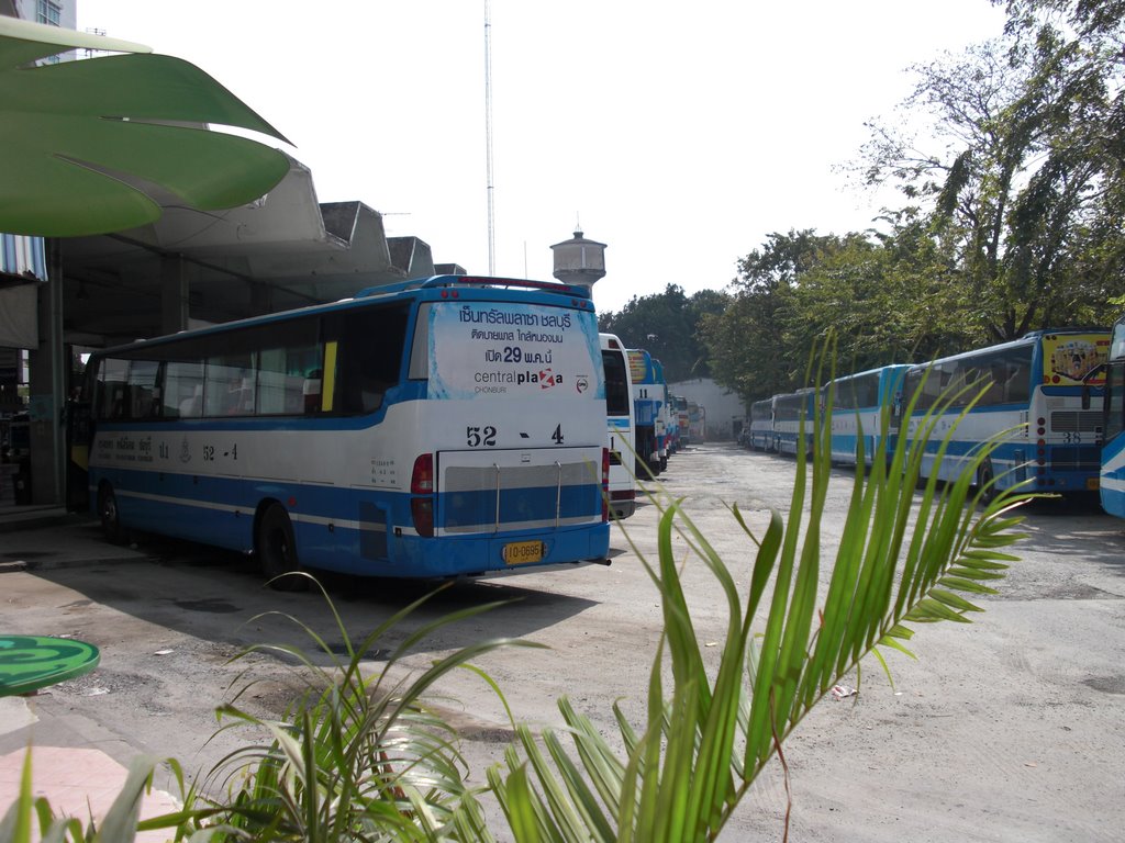 Amazing Thailand Thanon Sukhumvit Ekamai Busstation by pivatana