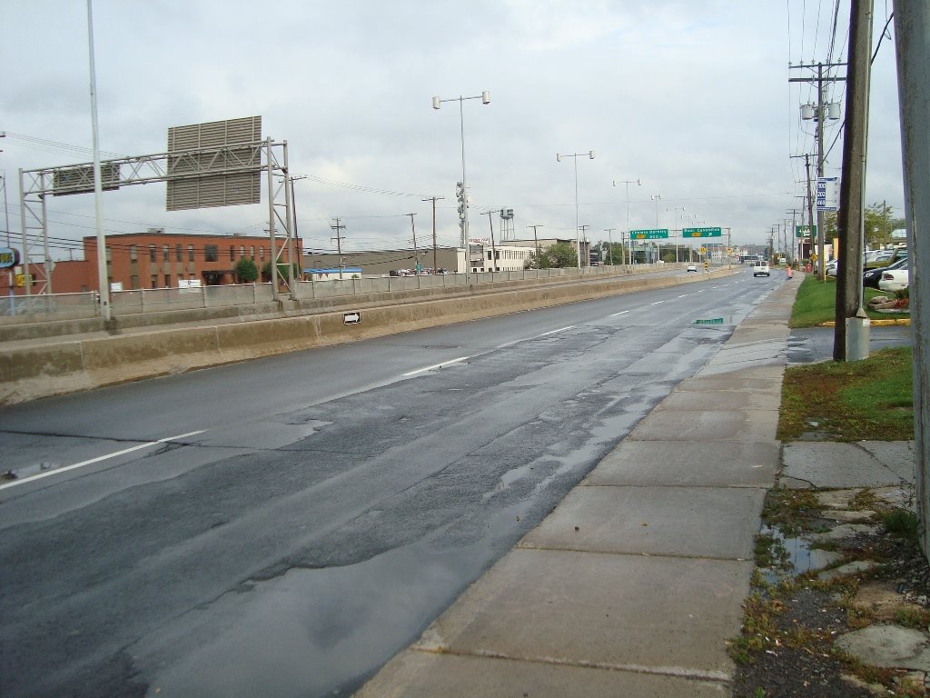 Côte de Liesse, Montreal, Canada by Luciano R Oliveira