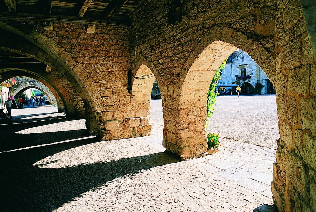 Arcades de la bastide de Monpazier by Pays des Bastides