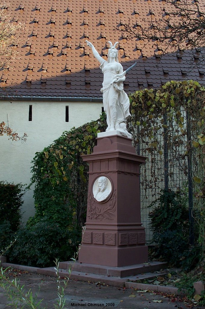 Kriegerdenkmal 1870/71 mit Bildnis von Wilhelm I. in Heddesheim by Michael Ohmsen