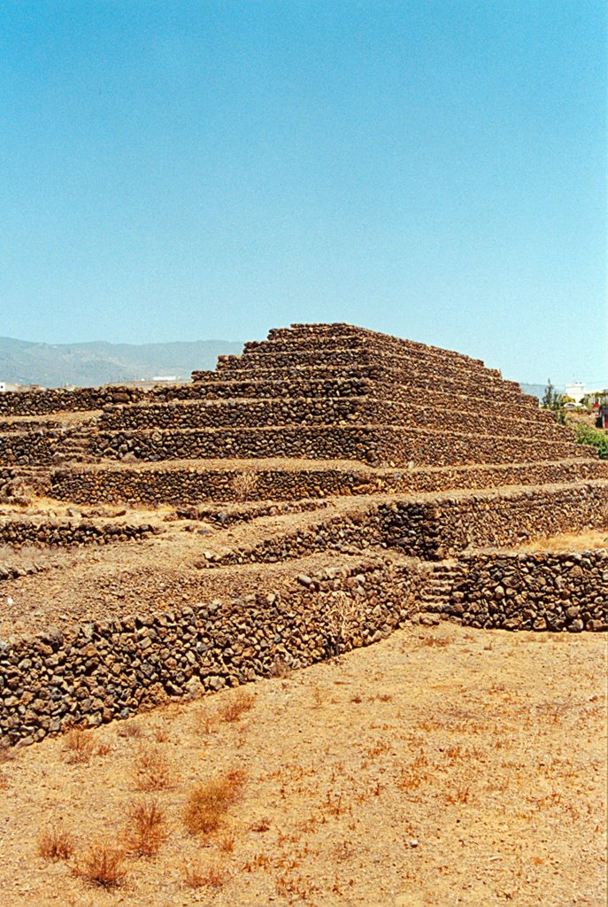 Pirámide guanche en Güimar by Teresa Alvarez