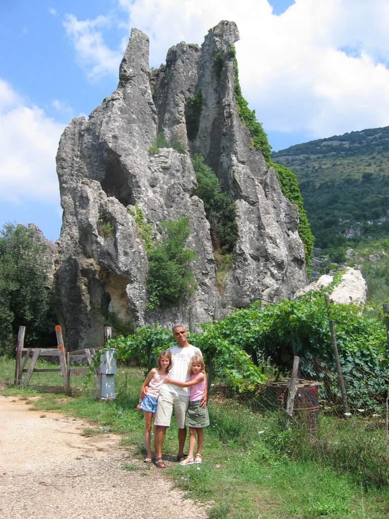 Campo Soriano, particolare masso calcareo. by arcabene