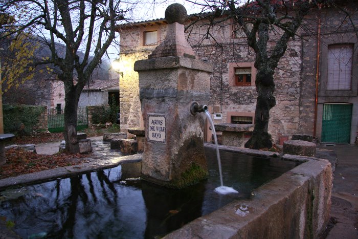 Fuente de las Aguas del Valle Bayo by marathoniano