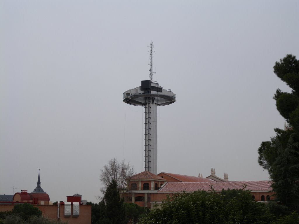 Faro de Moncloa by Ricardo Ricote Rodriguez