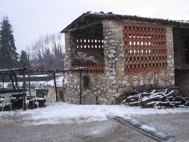 Vecchio fienile sotto la neve by elisa puccioni