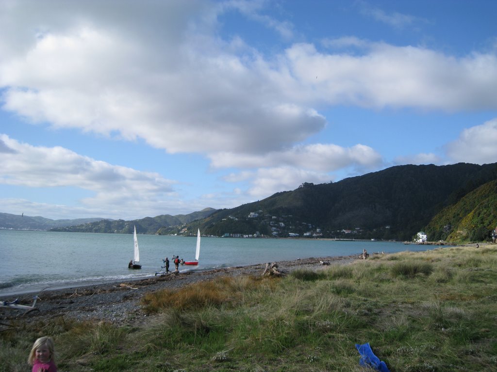 Sails at the Muritai Yacht Club by elisa puccioni