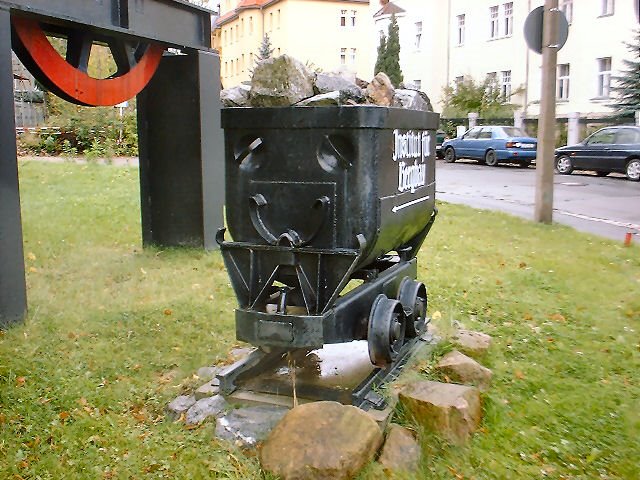 Erzhunt auf dem Campus der TU Bergakademie Freiberg by acf.acf