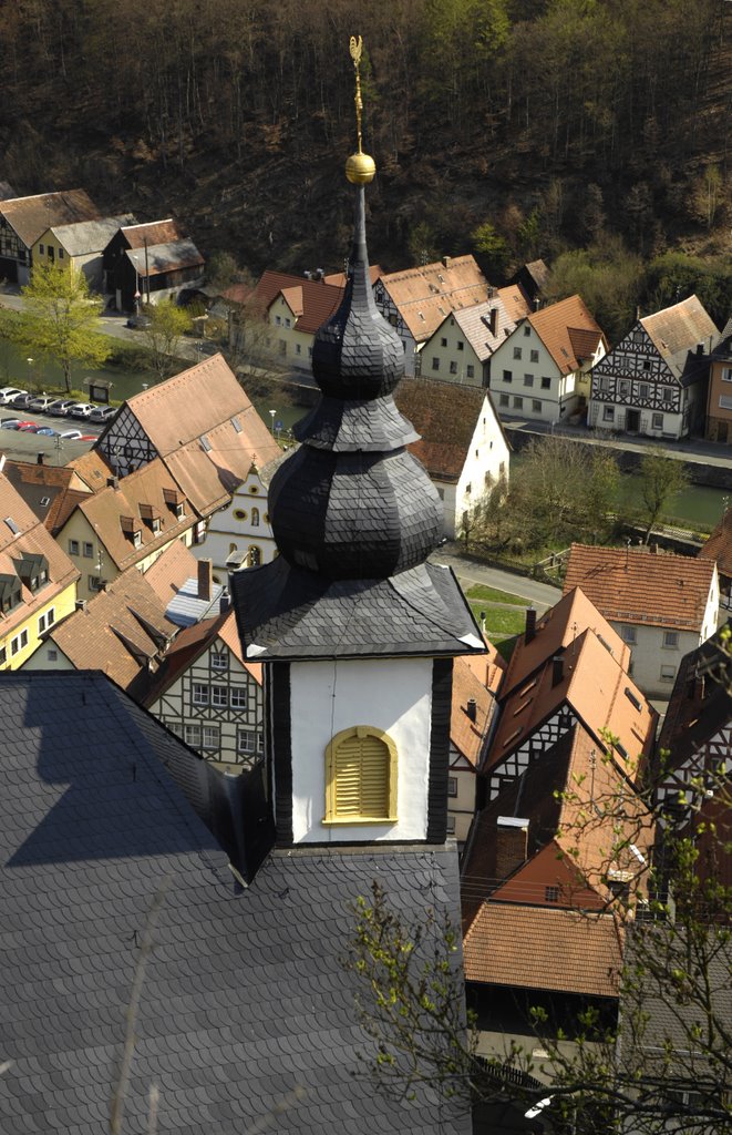 Waischenfeld, Wiesenttal, Blick vom Schlossberg in die Stadt und auf den Fluss, Fränkische Schweiz by Uwe Gehring