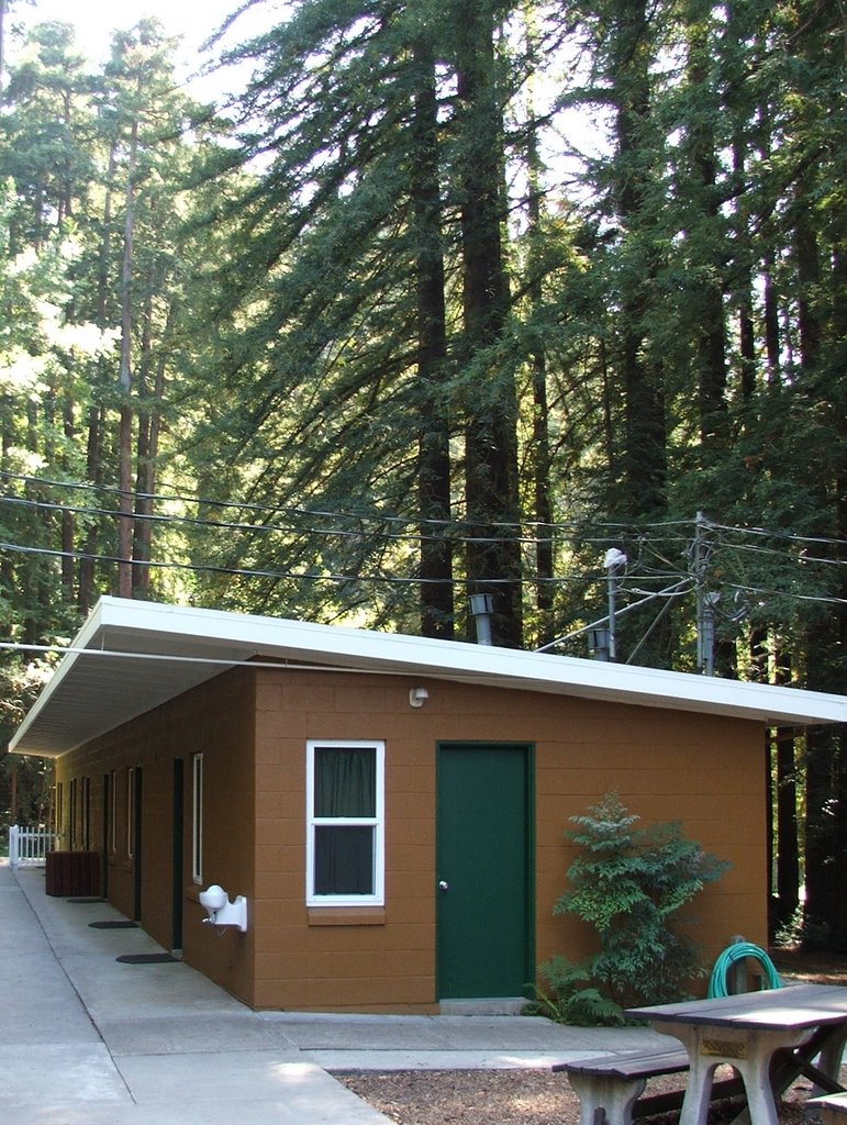 Happy Valley Cabins 8-23-2009 by Kyle Stephen Smith