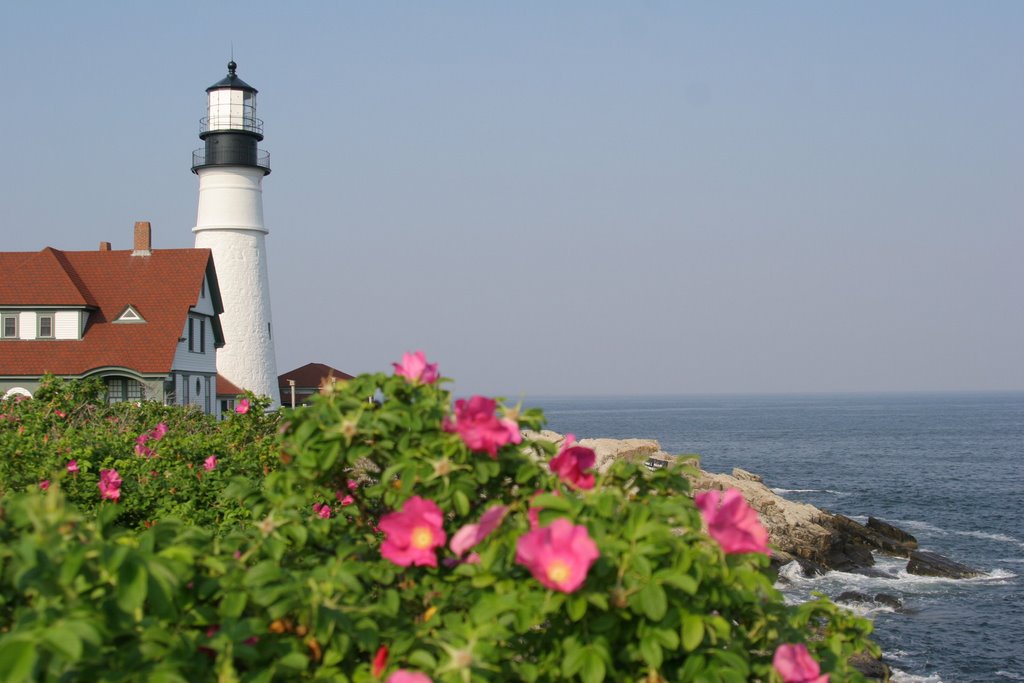 Portland Head Light by troybattle