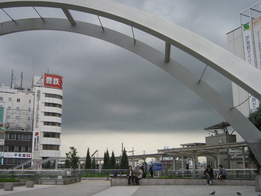 豊橋駅前 in front of Toyohashi Station by nessenjel