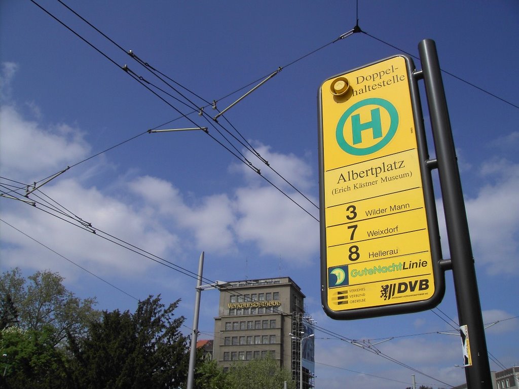 Strassenbahn Haltestelle - Albertplatz - Mai 2005 by david_cuadros